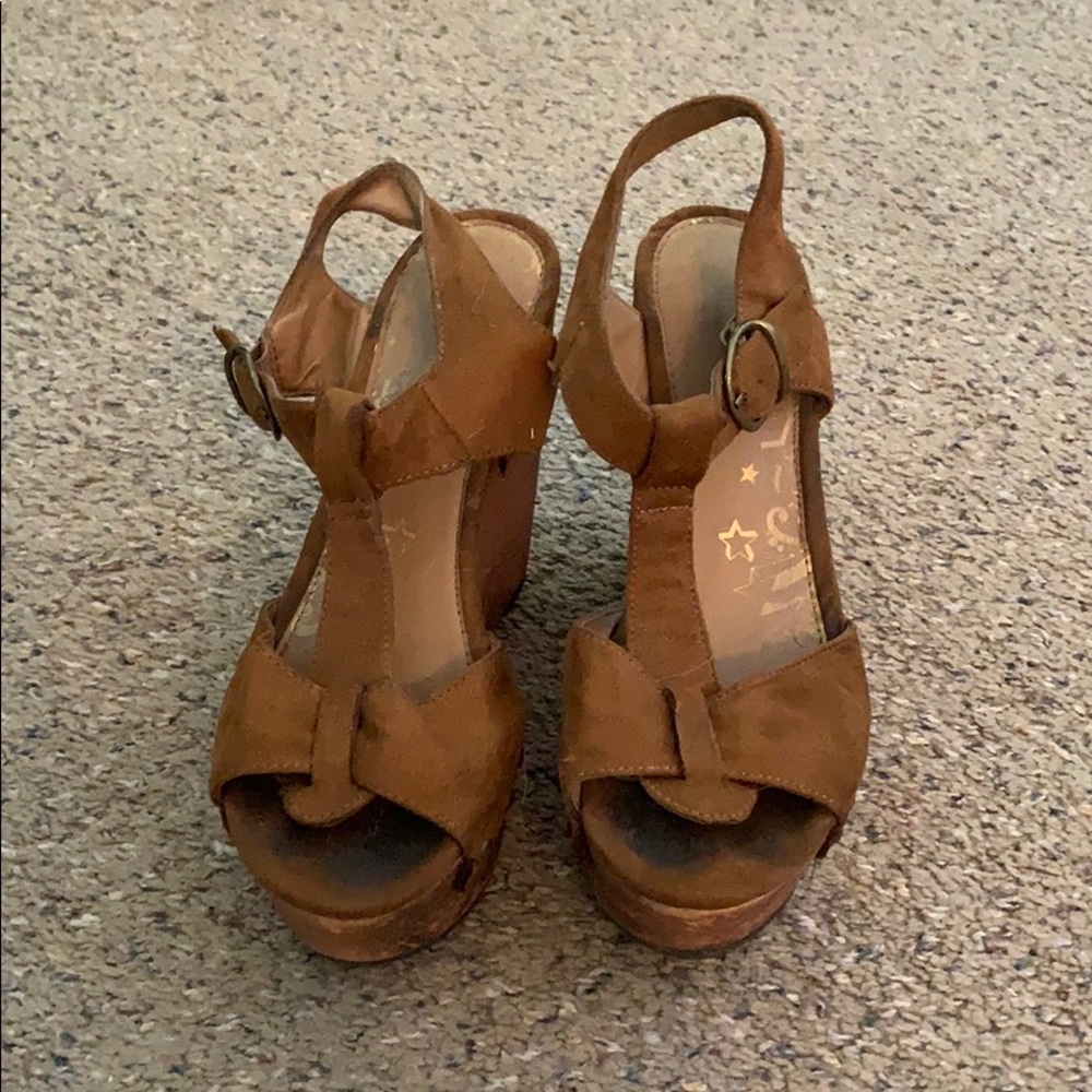 Brown wood wedges